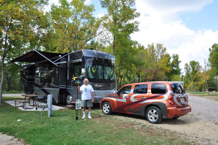 Lee Duquette and the new sign
