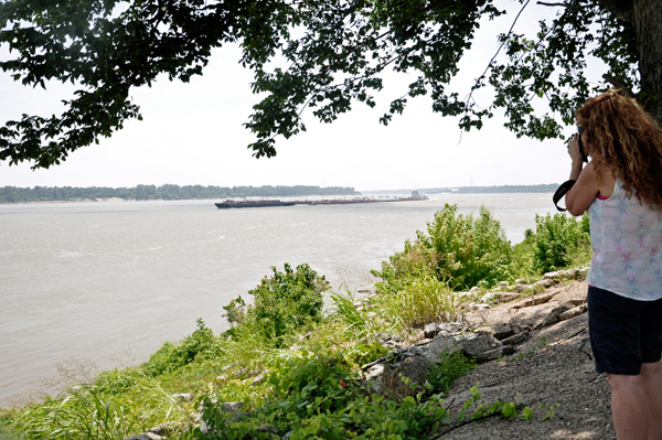 Ilse photogrphs a barge