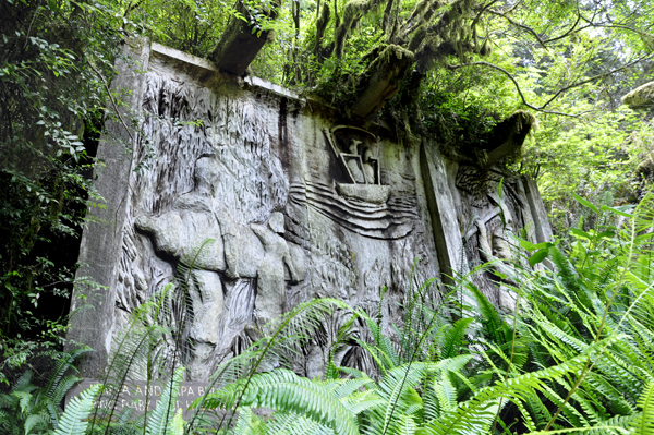 Mama and Papa Bunyan sign