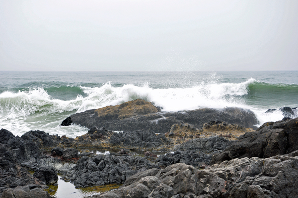 waves crashing