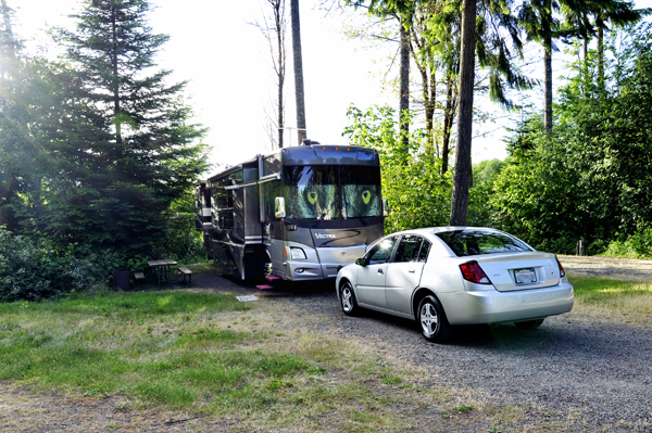 The RV and toad of the two RV Gypsies at Chehalis Thousand Trails