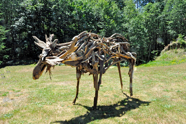 Amazing animal sculpture