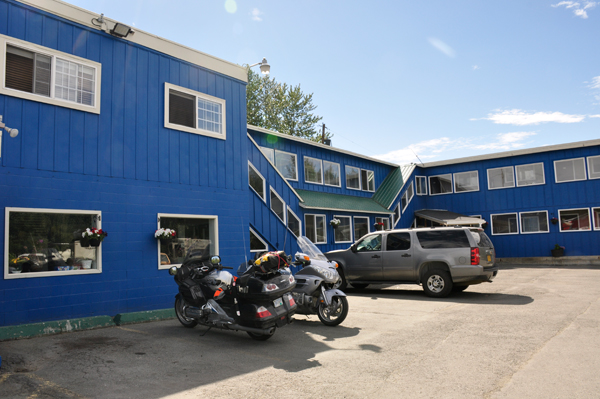 outside of Creekwood Inn Anchorage