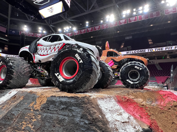 Monster Mutt and Scooby-Doo