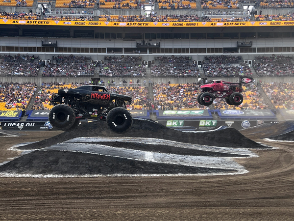 Mayhem and Vendetta Mosnter Trucks racing