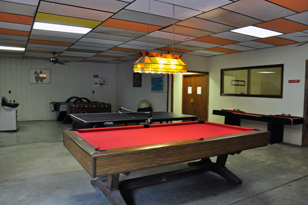 Pleasand View Recreation rec room