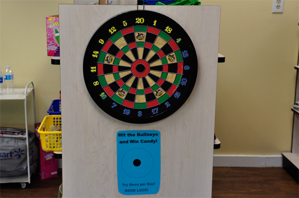 target game for kids to try to win candy