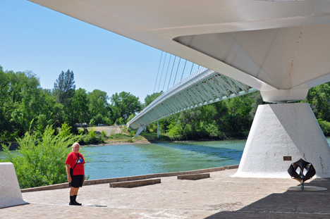 Lee Duquette under the Sundial Bridge by the sculpture